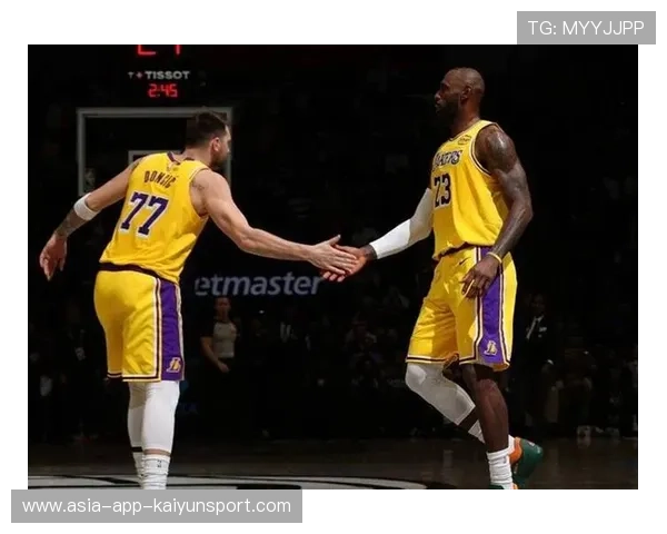 湖人末段罚球稳,关键分不丢