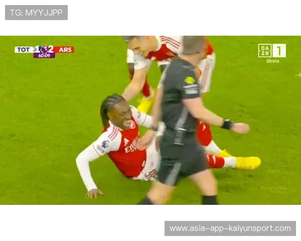 重庆铜梁龙迪马塔前场反抢成功，顺势直塞到肋部